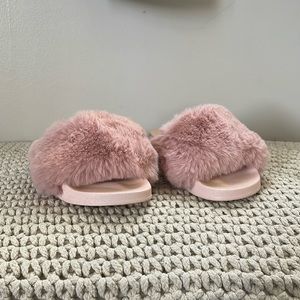 AE women’s furry pink slides 5